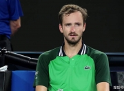 开云体育中国-包含意大利网球队绝地反击英国网球队，梅德韦杰夫绝境逆转的词条