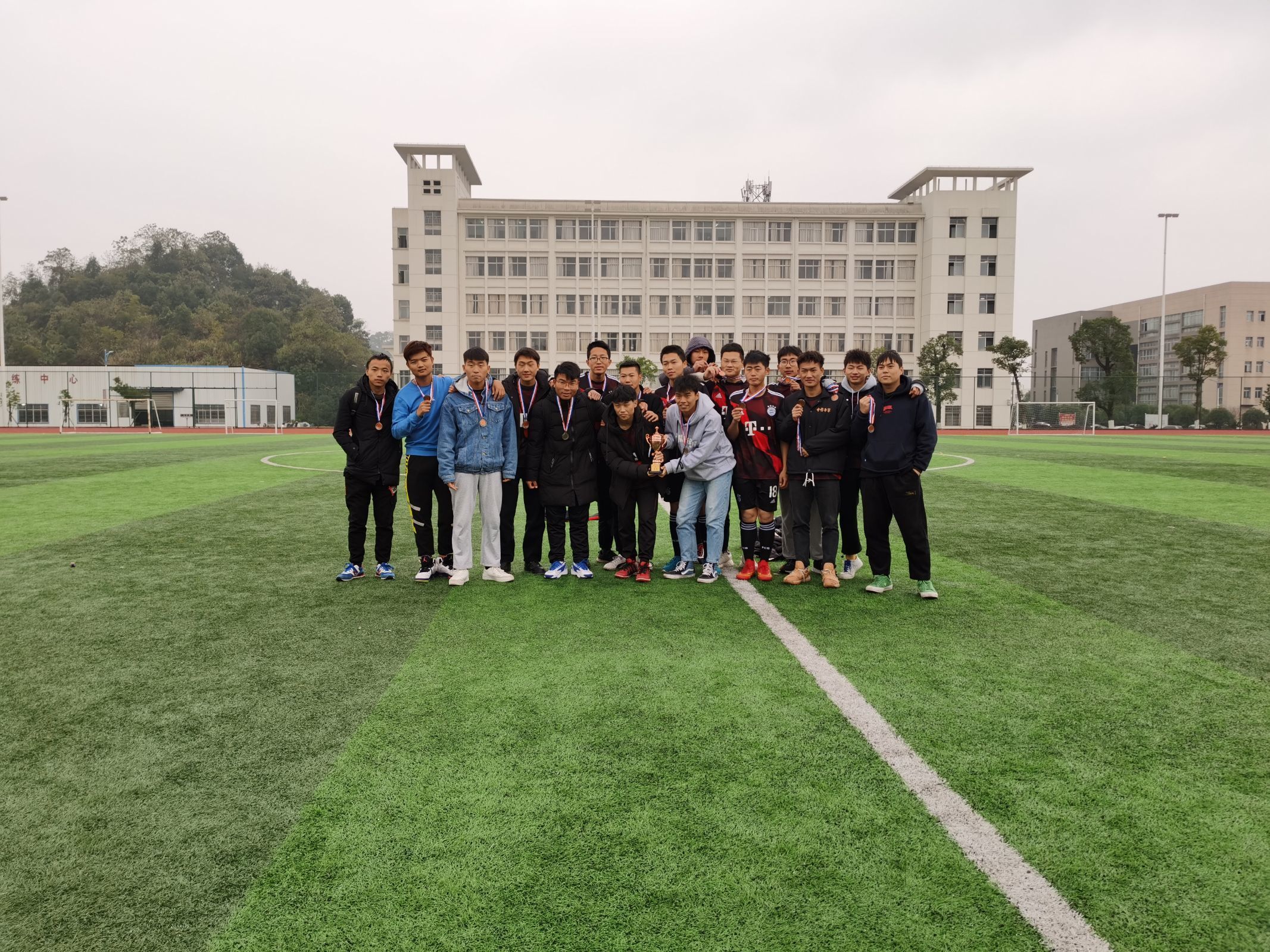 球队团结协作,为梦想共同努力 球队团结协作,为梦想共同努力