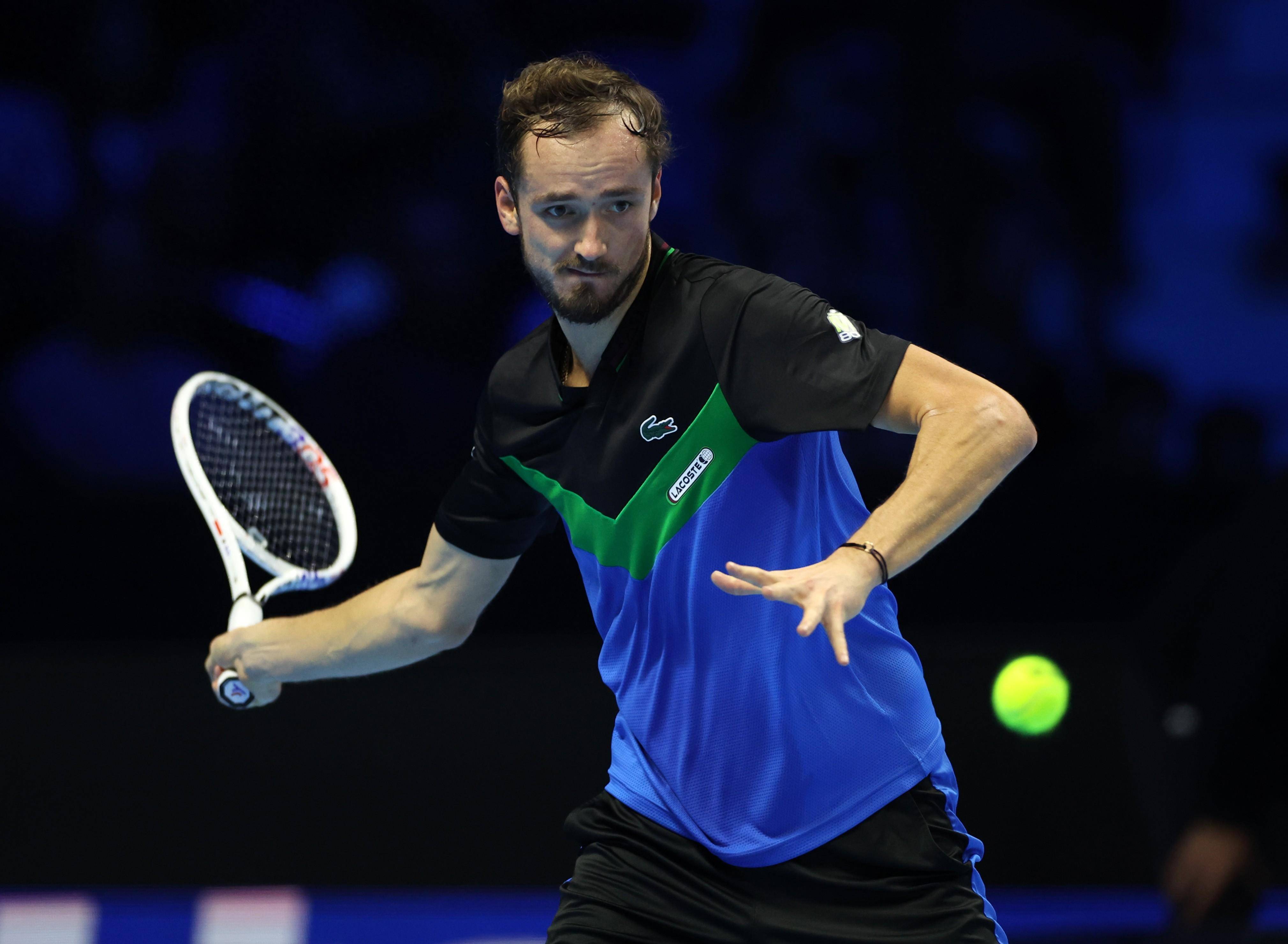 包含意大利网球队绝地反击英国网球队，梅德韦杰夫绝境逆转的词条