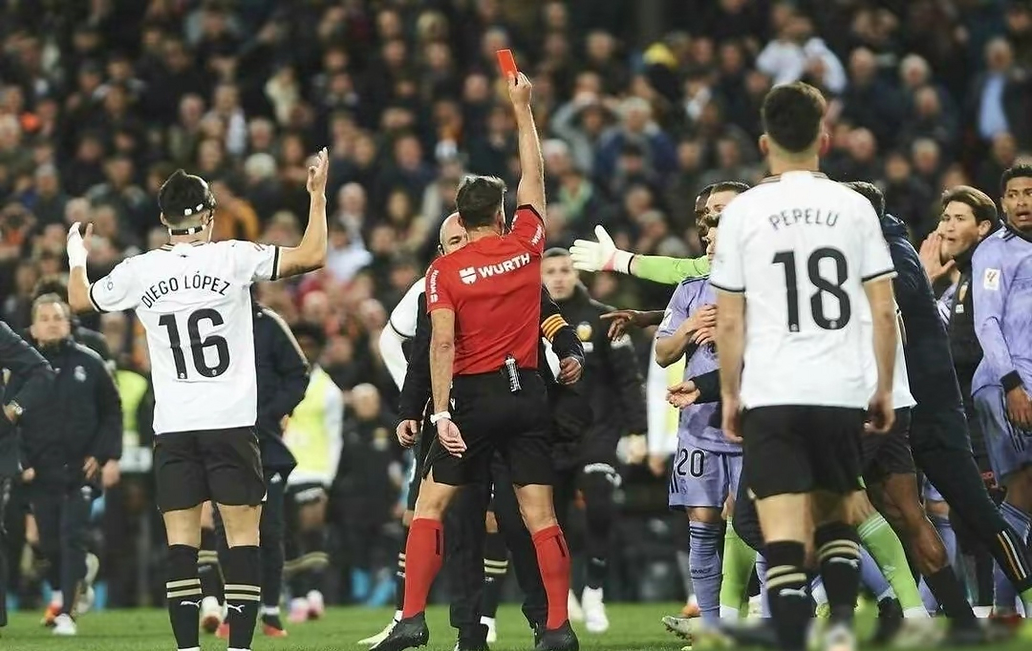 包含皇马逆转赢瓦伦西亚,全队士气高涨的词条 包含皇马逆转赢瓦伦西亚,全队士气高涨的词条