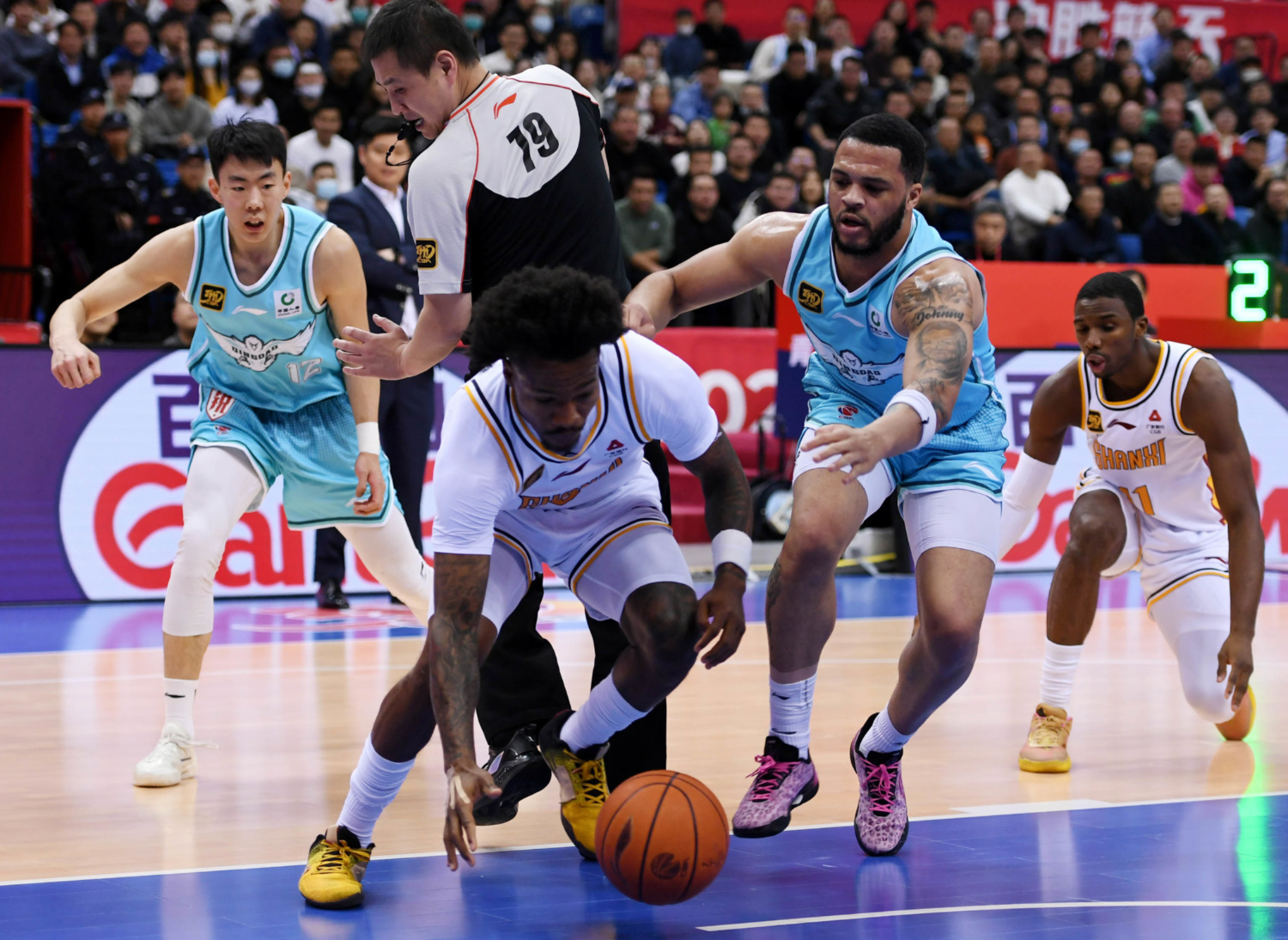 包含巴西男篮鏖战南韩男篮，波尔津吉斯制霸全场的词条