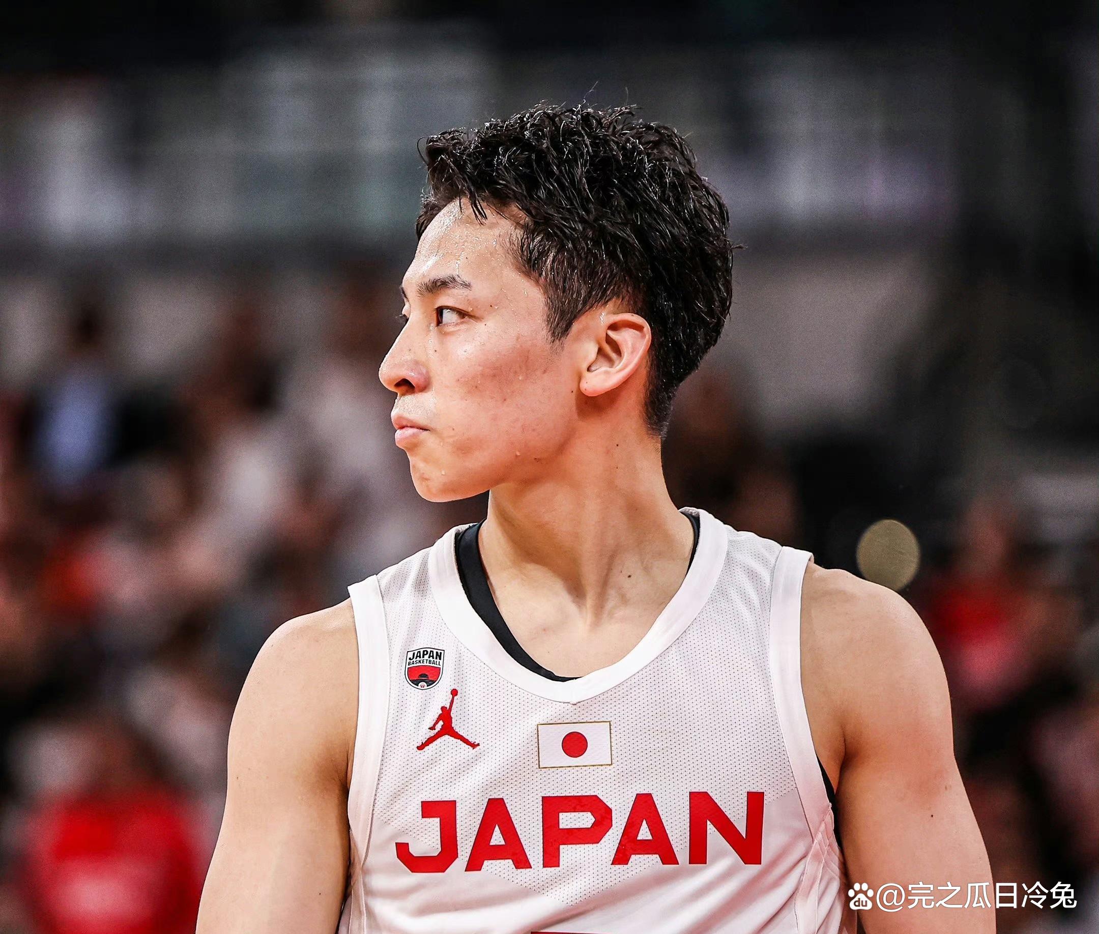 关于灰熊爆冷日本男篮，锡安三分雨点燃全场的信息