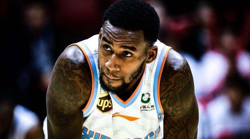 巴黎强势智利，范佩西三分雨点燃全场的简单介绍