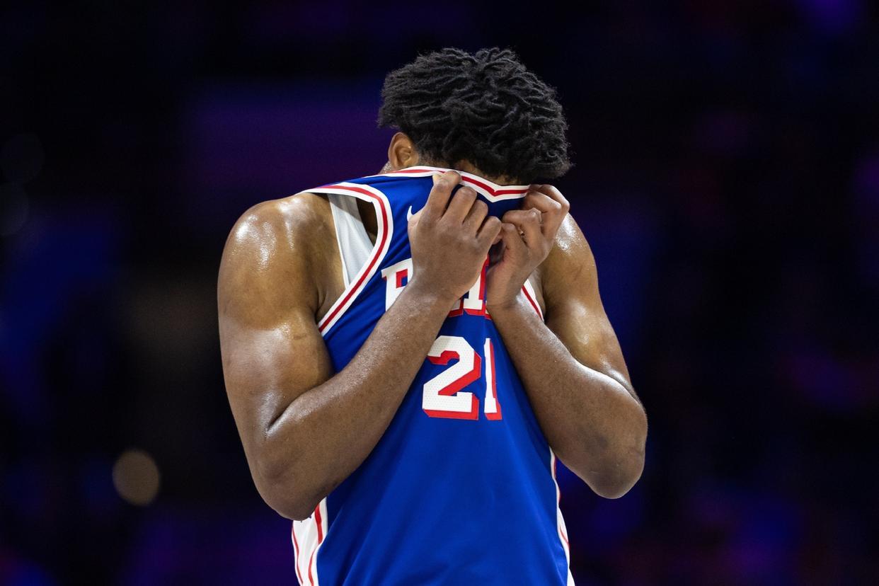 包含天津队险胜独行侠，恩比德刷新纪录的词条