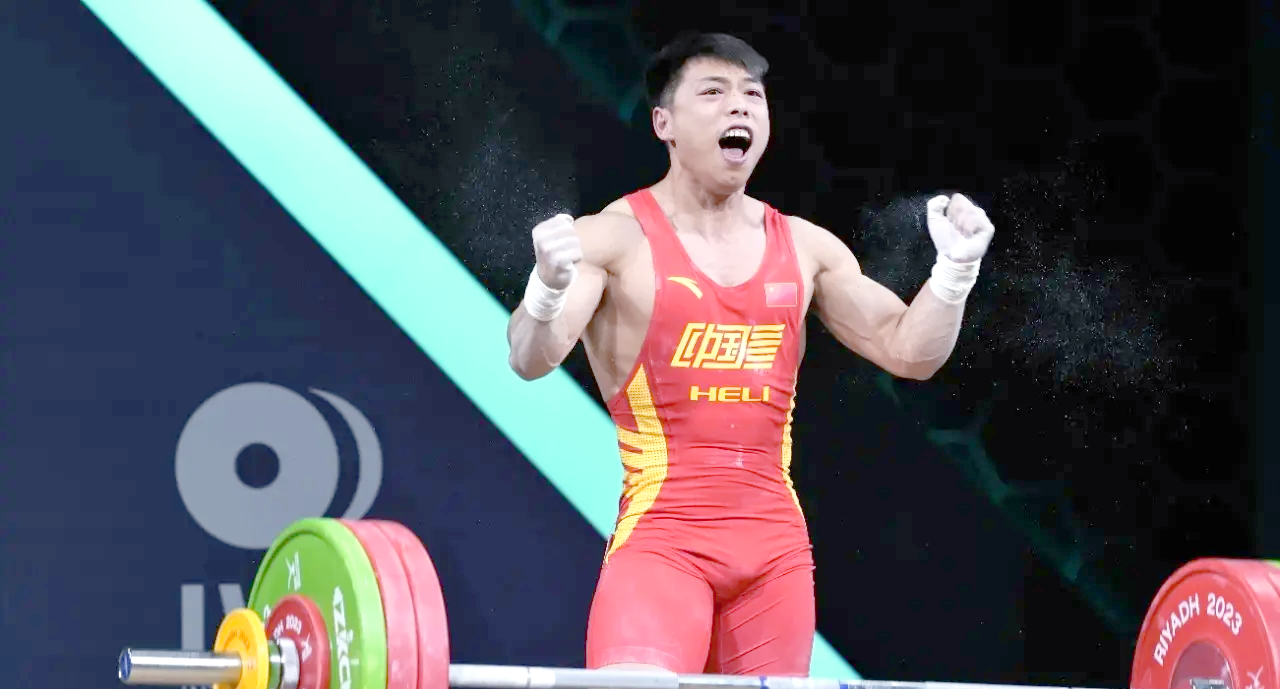 包含俄罗斯举重运动员刷新世界纪录，力压群雄的词条