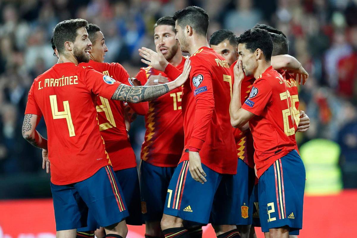 包含英格兰挑战斯洛伐克，胜利是否能如愿以偿的词条