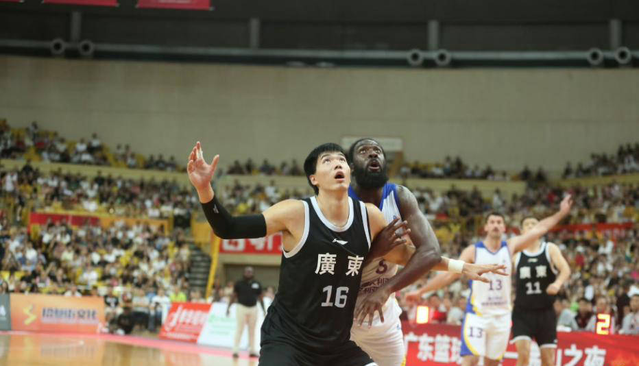 广东男篮实力碾压，轻取对手四连胜继续领跑