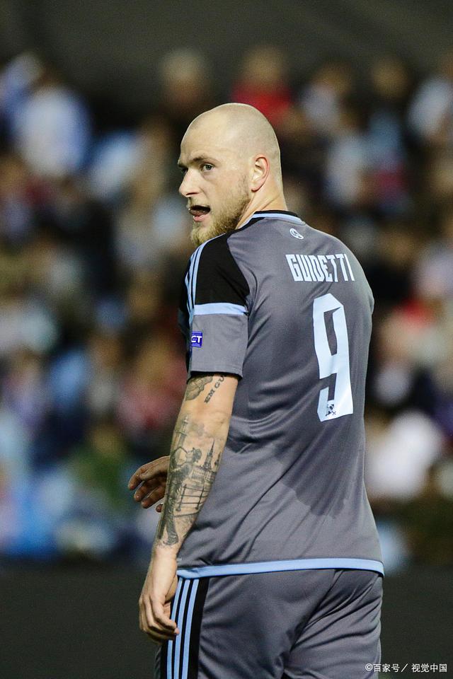 关于比利亚雷亚尔客场胜利，全队发挥出色的信息