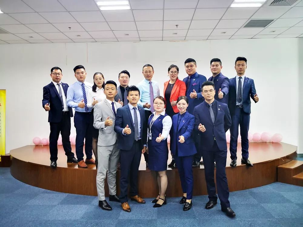 新加坡队众将团结一致，勇往直前的简单介绍