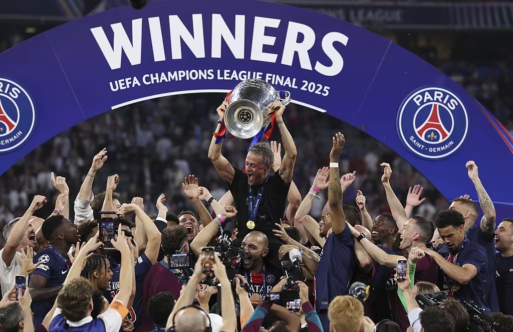 曼联主场击败AC米兰,成功晋级欧冠半决 曼联主场击败AC米兰,成功晋级欧冠半决