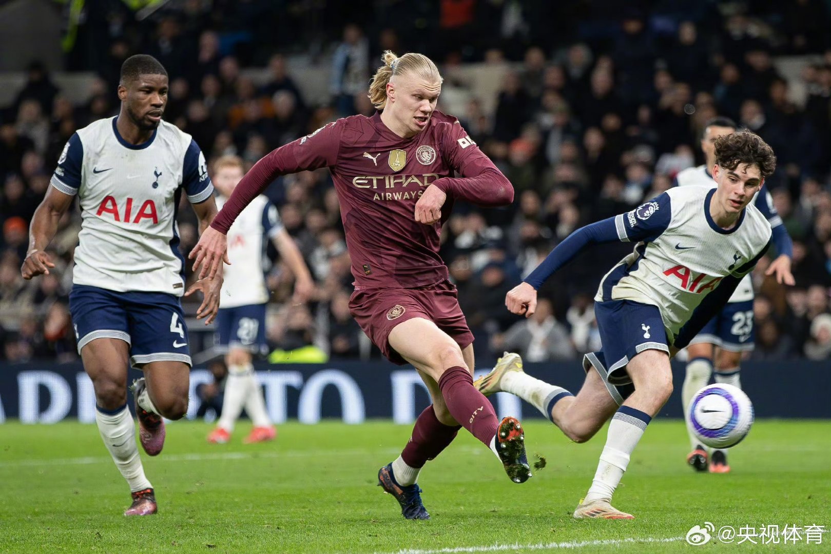 关于罗瑟汉姆客场逼平曼城，保持不败纪录的信息