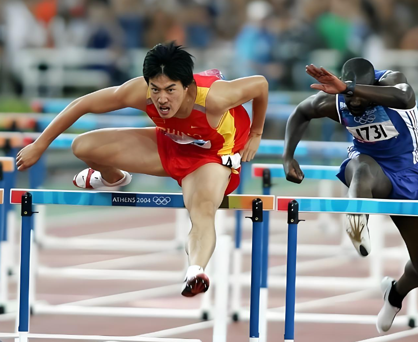 运动员在赛场上挑战自我，超越极限