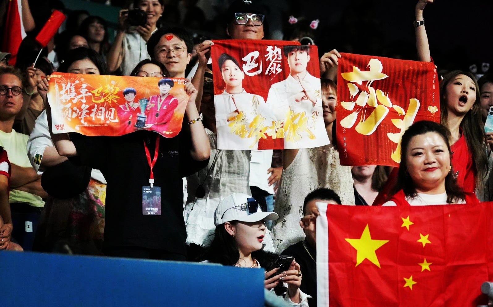 包含体育巨星粉丝见面会,球迷狂热追捧的词条 包含体育巨星粉丝见面会,球迷狂热追捧的词条