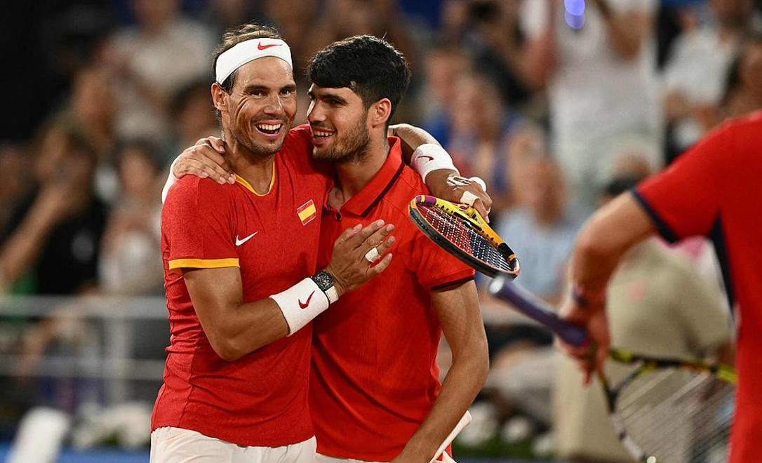 包含欧洲网球队险胜西班牙网球队，阿尔卡拉斯关键制胜的词条