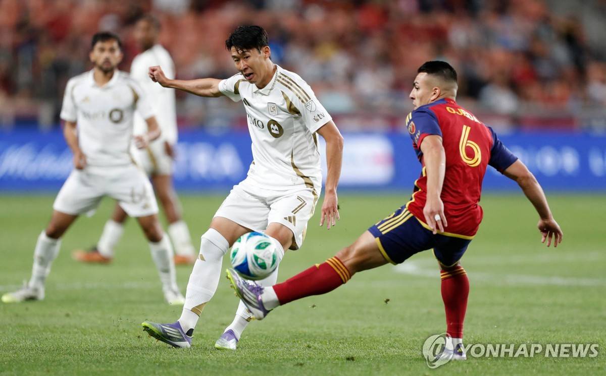 英格兰血洗智利，孙兴慜完成帽子戏法的简单介绍