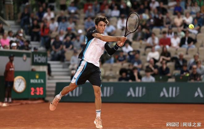 法国网球队险胜德国网球队，西西帕斯打破历史纪录