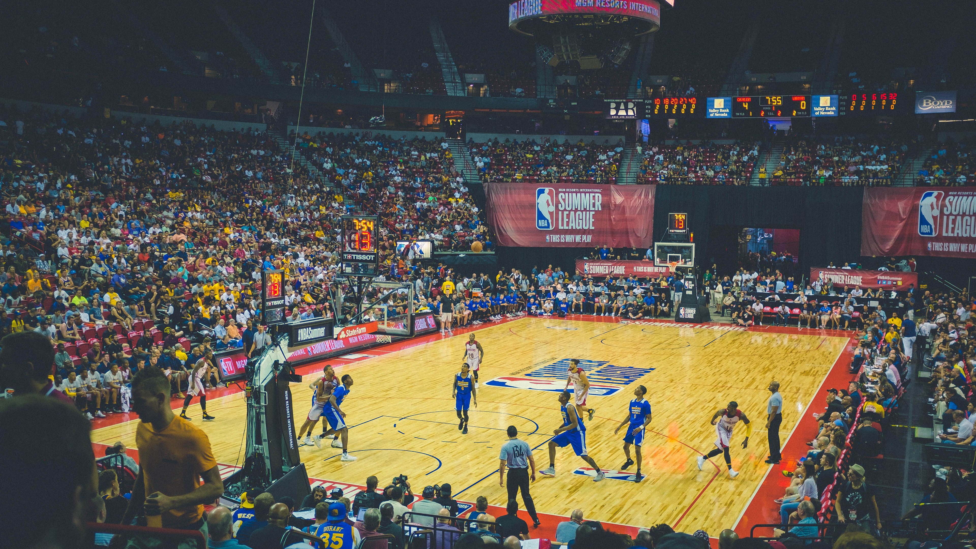 森林狼对阵马刺,莫兰特刷新纪录,青春风暴席卷联盟