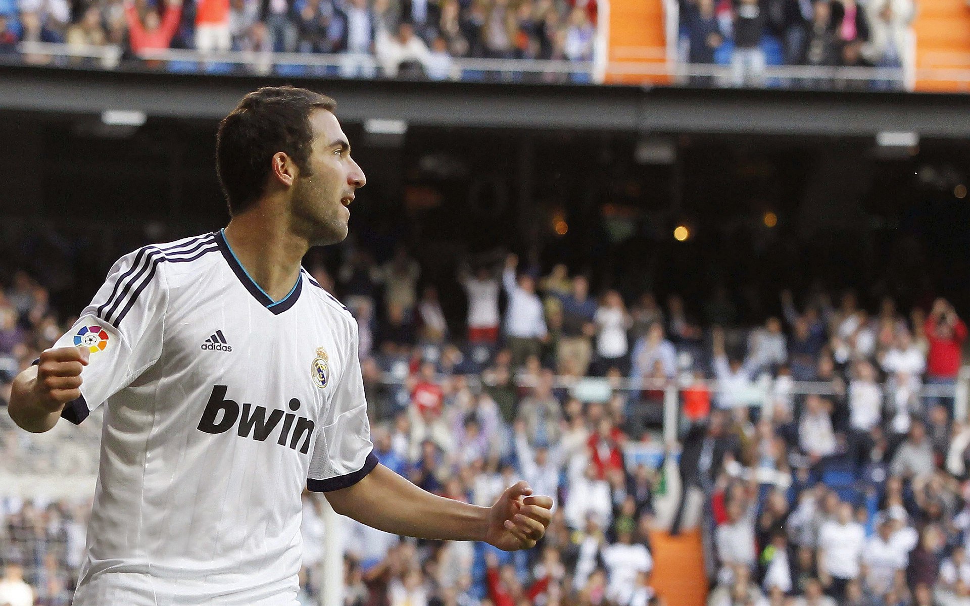 德甲争冠战之夜，爱德华兹让比赛提前失去悬念