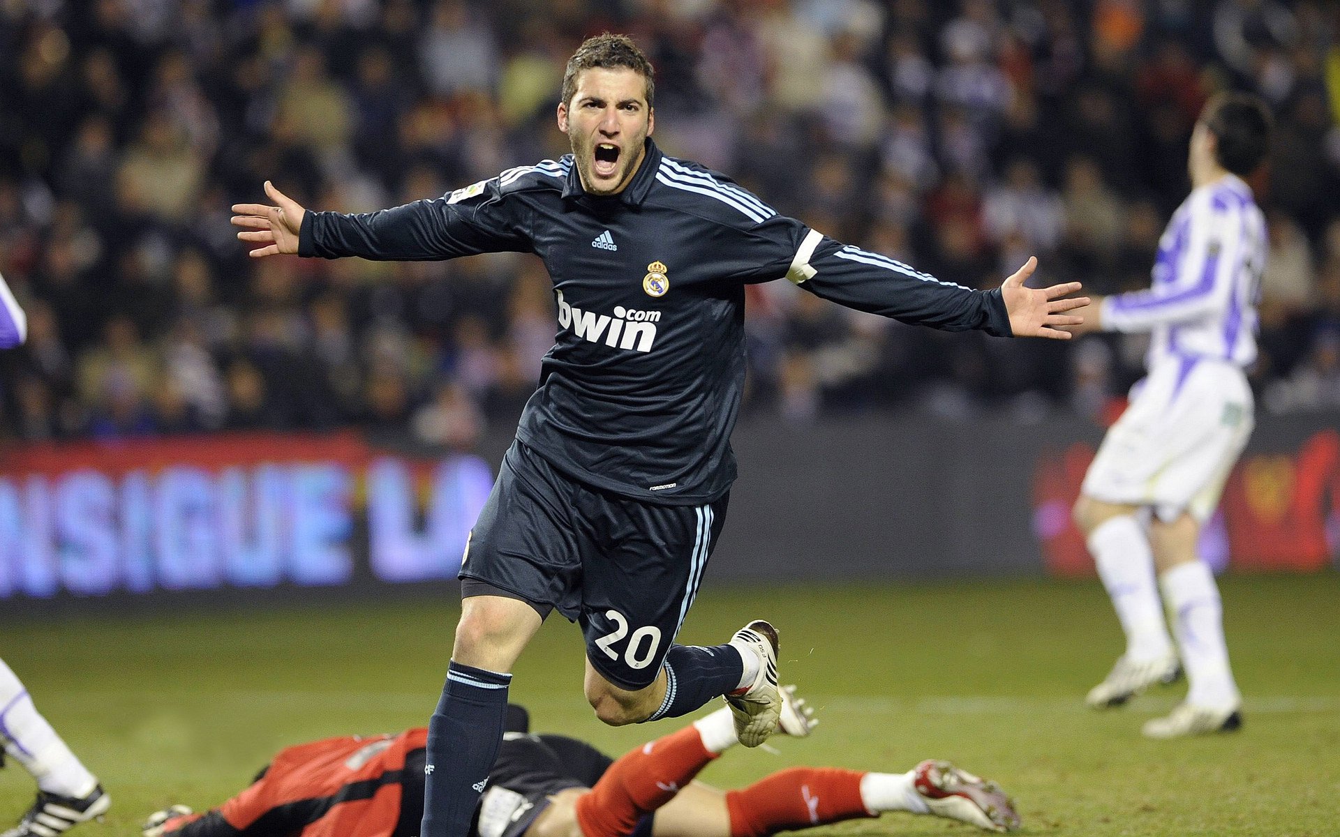 赖斯爆发，国际米兰击溃阿尔及利亚，一场跨越时空的足球想象